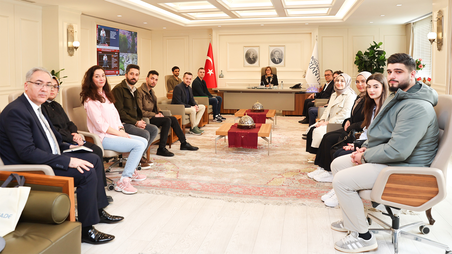 Genç Liderlerden Fatma Şahin’e Ziyaret