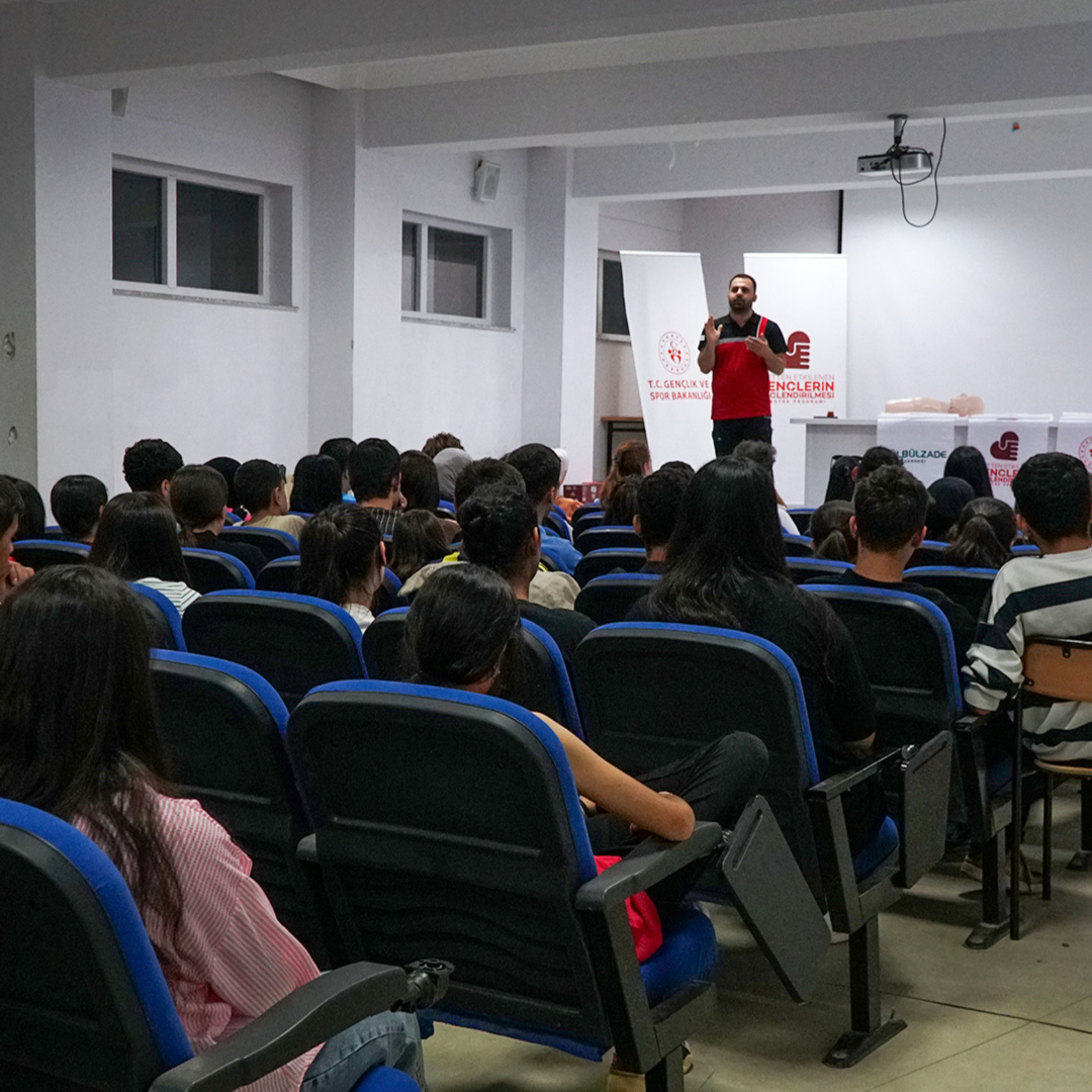 Nurdağı’nda Gençlere İlk Yardım Eğitim Semineri